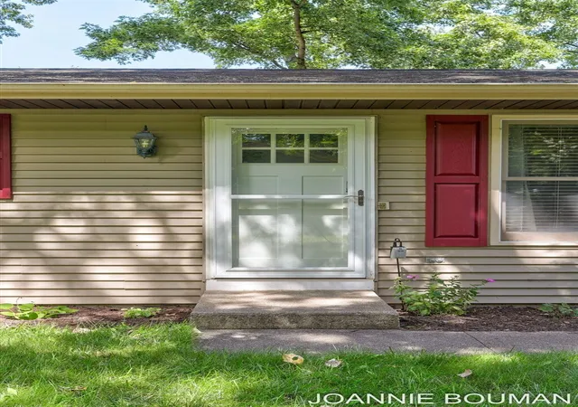 Photo 3 of Single family home for sale at 1323 Floral St, Holland, MI 49423 | MLS# 70554922 | Listing updated on 2026-08-27