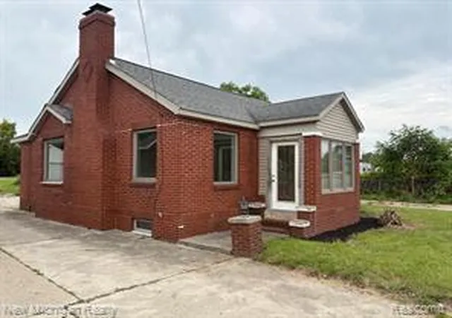 Homes for sale in Burton, MI | 4469 S Saginaw St, Burton, MI 48529 | MLS# 61009117