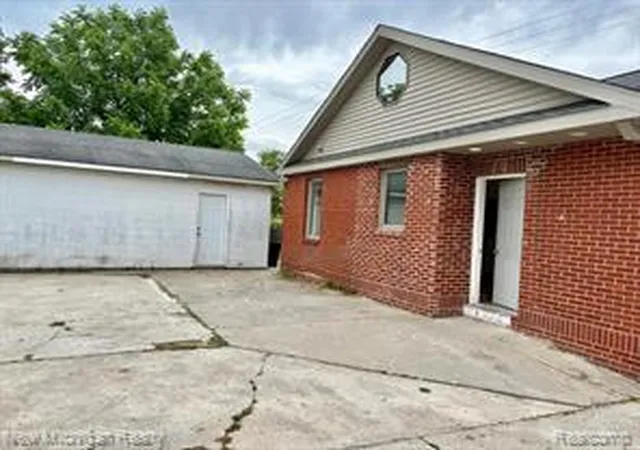 Homes for sale in Burton, MI | 4469 S Saginaw St, Burton, MI 48529 | MLS# 61009117