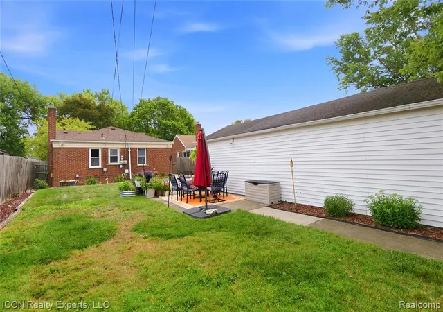30th image of 19994 Woodmont St, Harper Woods, MI 48225 | MLS# 61015916