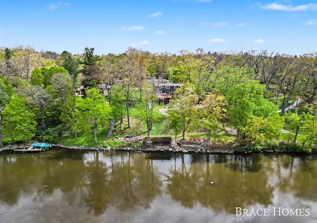 Photo 2 of Sale Pending at 2793 Cascade Springs Dr, Grand Rapids, MI 49546 | MLS# 70530358 | Listing updated on 2026-07-27