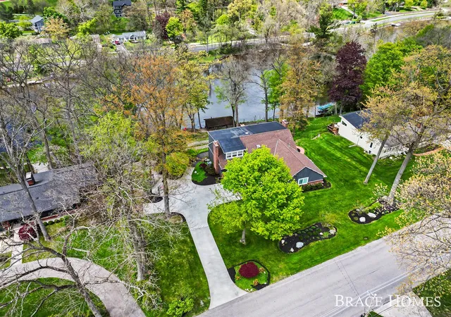 Photo 4 of Sale Pending at 2793 Cascade Springs Dr, Grand Rapids, MI 49546 | MLS# 70530358 | Listing updated on 2026-07-27