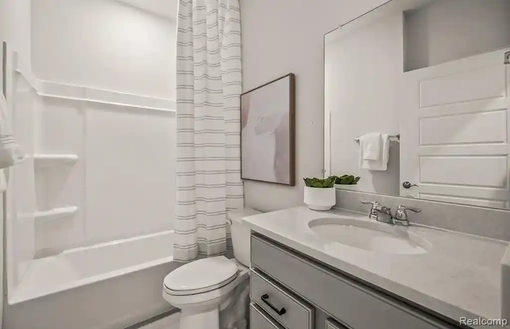 Listing Photo 11 - Condo for sale in 3091 Wyvern Rd located at 3091 Wyvern Rd, Lake Orion, MI 48359 - Unit 3091 Wyvern Rd