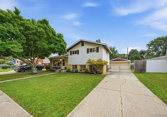Photo 2 of Sale Pending at 20410 Dubois St, Clinton Township, MI 48035 4415 | MLS# 61024727 | Listing updated on 2026-09-13