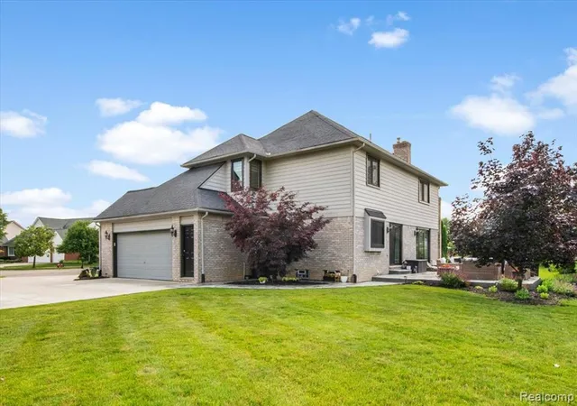 3rd image of 45433 Indian Creek Dr, Canton, MI 48187 | MLS# 61007917