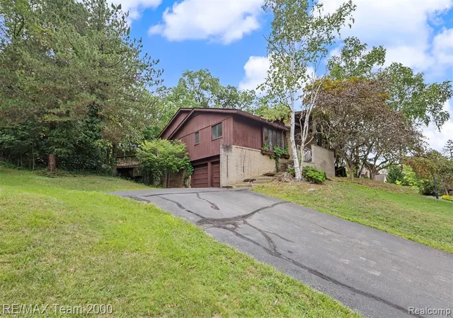 1st image of 3030 Bloomfield Park Dr, West Bloomfield, MI 48323 3507 | MLS# 61023979