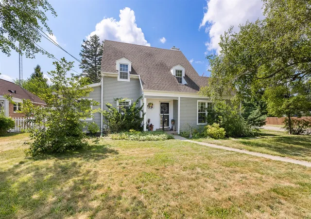 Photo 2 of Single family home for sale at 1100 S Webster St, Jackson, MI 49203 | MLS# 70551191 | Listing updated on 2026-09-09