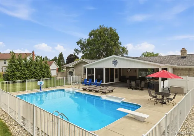 2nd image of 10528 Blaine Rd, Brighton, MI 48114 | MLS# 61022610