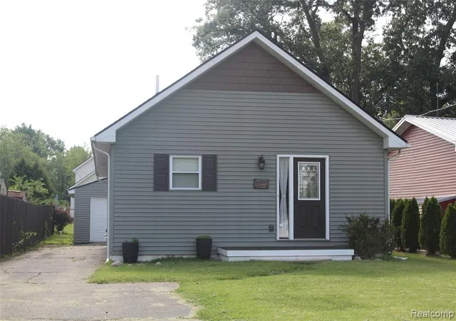 Homes for sale in White Lake, MI | 5735 Lake Grove Dr, White Lake, MI 48383 | MLS# 61010833
