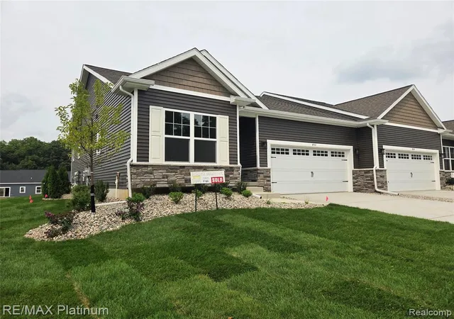 1st image of 867 Oakwood Cir #25, Fenton, MI 48430 | MLS# 61024031