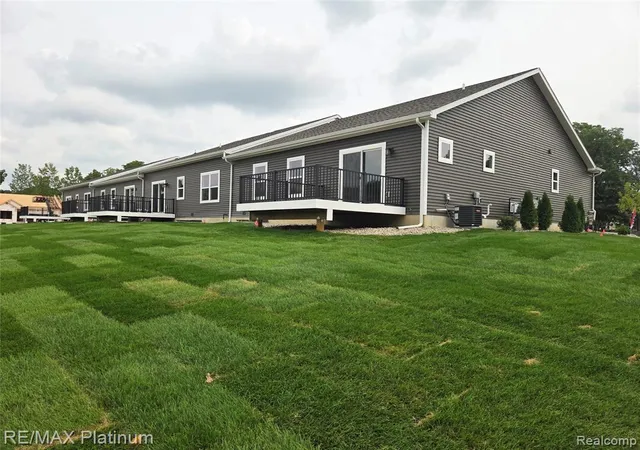 2nd image of 867 Oakwood Cir #25, Fenton, MI 48430 | MLS# 61024031
