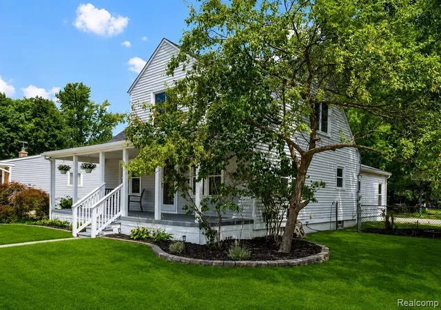 Photo 2 of Single family home for sale at 20310 Melvin St, Livonia, MI 48152 1831 | MLS# 61025707 | Listing updated on 2026-08-30