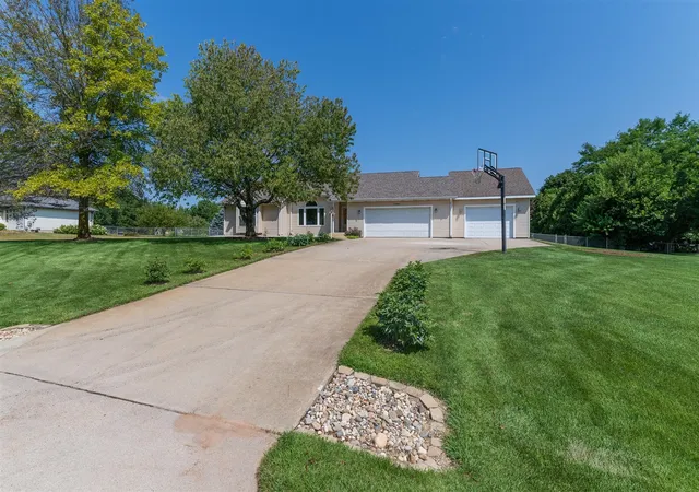 Photo 3 of Sale Pending at 22864 Blackbird Ave, Mattawan, MI 49071 | MLS# 70554453 | Listing updated on 2026-09-03