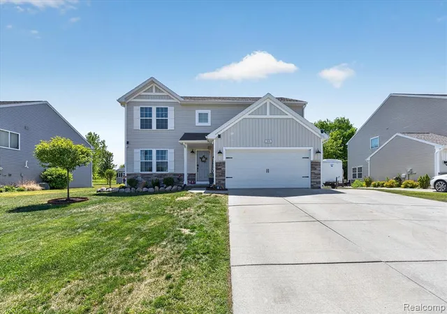 Homes for sale in Flushing, MI | 3081 Stratford Ln, Flushing, MI 48433 | MLS# 61000070