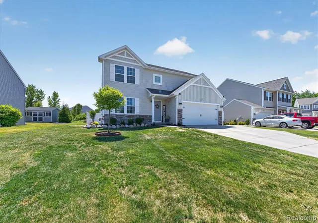 Homes for sale in Flushing, MI | 3081 Stratford Ln, Flushing, MI 48433 | MLS# 61000070