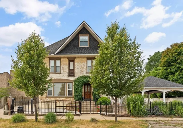 1st image of 424 Huron St, South Haven, MI 49090 | MLS# 70538153
