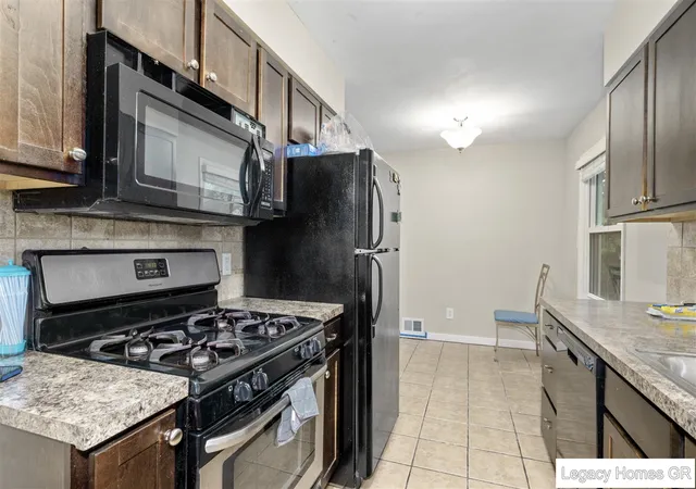 4th image of 4250 Illinois Ave, Wyoming, MI 49509 | MLS# 70543665