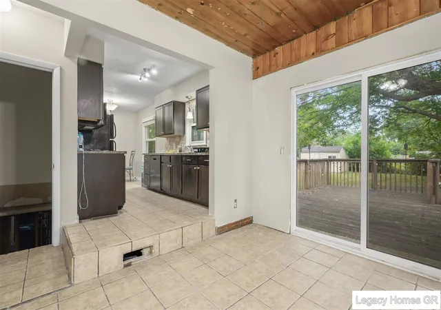 5th image of 4250 Illinois Ave, Wyoming, MI 49509 | MLS# 70543665