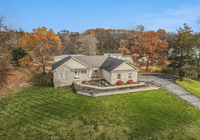 Photo 2 of Single family home for sale at 14505 Meadowpark Dr, Pinckney, MI 48169 | MLS# 70554401 | Listing updated on 2026-09-16