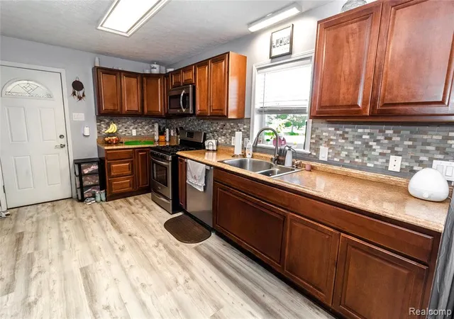 Homes for sale in Lapeer, MI | 1872 Lonsberry Dr, Lapeer, MI 48446 | MLS# 60997436