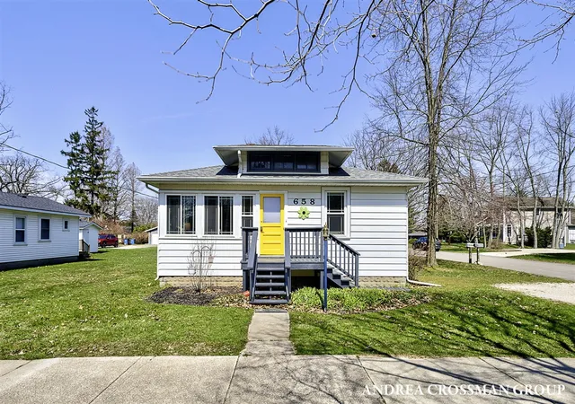 Homes for sale in Saugatuck, MI | 658 Allegan St, Saugatuck, MI 49453 | MLS# 70520139