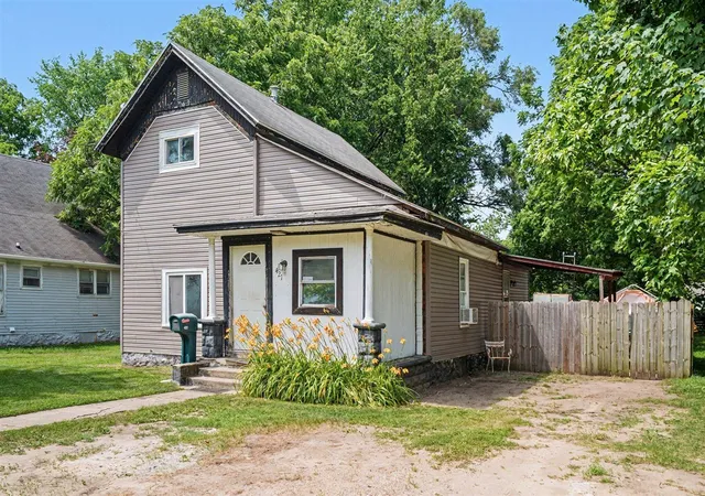 Homes for sale in Dowagiac, MI | 421 E Division St, Dowagiac, MI 49047 | MLS# 70543108