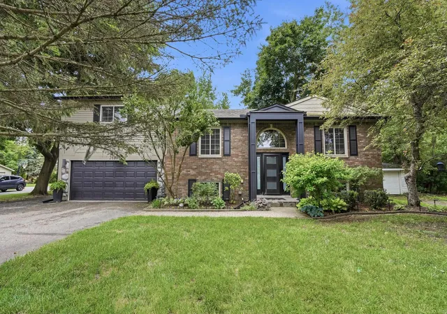1st image of 2661 W South Blvd, Troy, MI 48098 | MLS# 50211845
