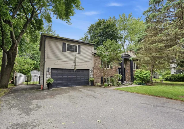 2nd image of 2661 W South Blvd, Troy, MI 48098 | MLS# 50211845