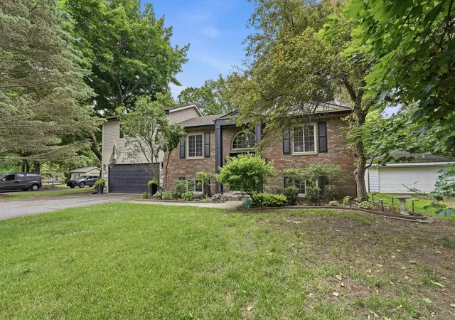 3rd image of 2661 W South Blvd, Troy, MI 48098 | MLS# 50211845