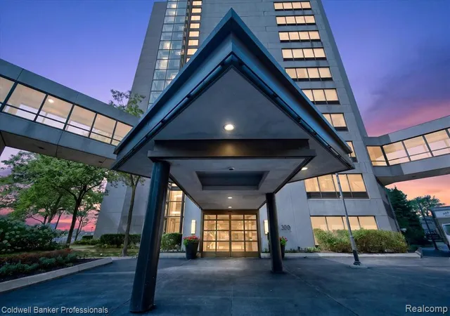 Photo 1 of Condo for sale at 1001 W Jefferso Riverfront Dr #14-G, Detroit, MI 48226 | MLS# 60977830 | Listing updated on 2026-08-10