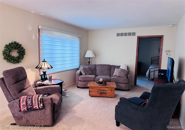 Homes for sale in Flushing, MI | 588 Oakbrook Cir, Flushing, MI 48433 | MLS# 60976216