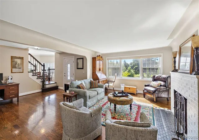 Photo 2 of Single family home for sale at 1370 Fieldway Dr, Bloomfield Hills, MI 48302 | MLS# 61012377 | Listing updated on 2026-08-02
