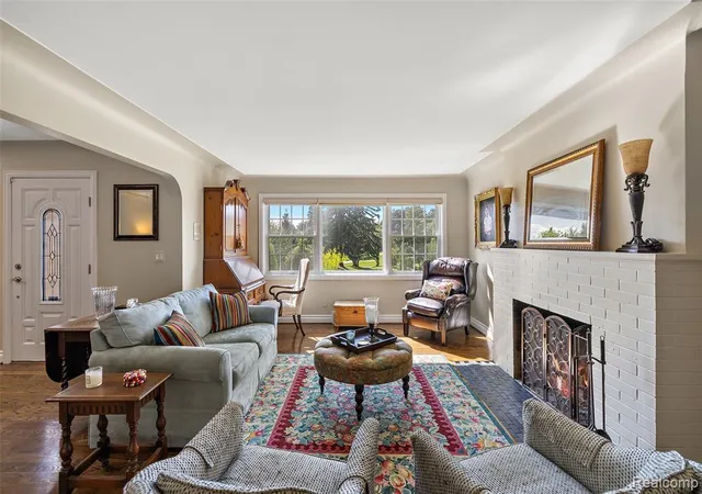 Photo 4 of Single family home for sale at 1370 Fieldway Dr, Bloomfield Hills, MI 48302 | MLS# 61012377 | Listing updated on 2026-08-02