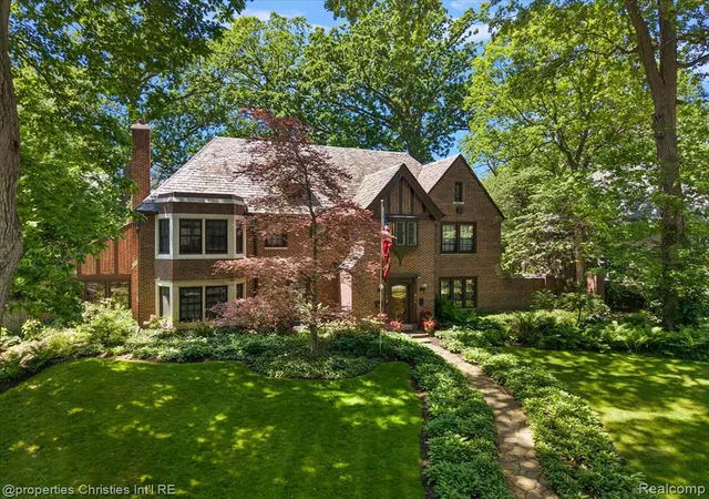 2nd image of 316 Hendrie Blvd, Royal Oak, MI 48067 2472 | MLS# 61014069