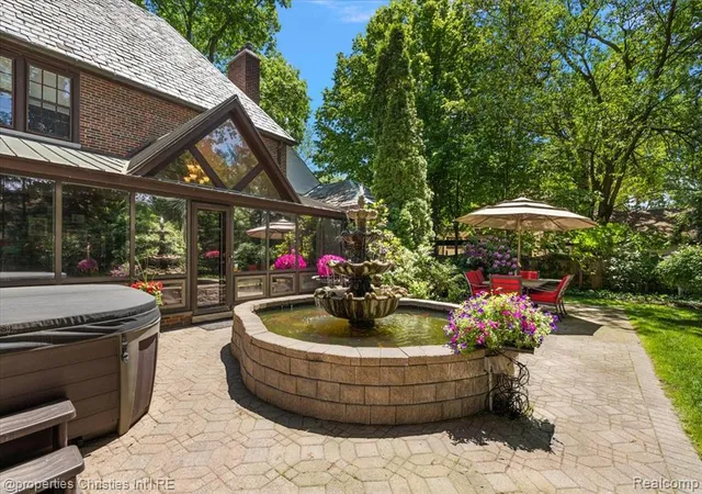 3rd image of 316 Hendrie Blvd, Royal Oak, MI 48067 2472 | MLS# 61014069