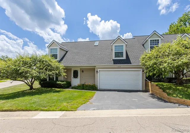 Condo for sale at 1074 Sandpiper Dr, Waterford, MI 48328 4773 | MLS# 61006870