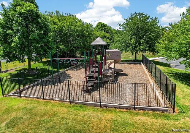 36th image of 7197 Essex Dr, Ypsilanti, MI 48197 | MLS# 61007397