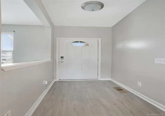 4th image of 7197 Essex Dr, Ypsilanti, MI 48197 | MLS# 61007397