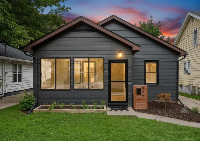 Photo 2 of Sale Pending at 936 Valley Ave, Grand Rapids, MI 49504 | MLS# 70551014 | Listing updated on 2026-09-08