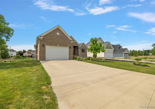 Homes for sale in Commerce Township, MI | 1820 Crimson Ridge Dr, Commerce Township, MI 48390 | MLS# 61001528