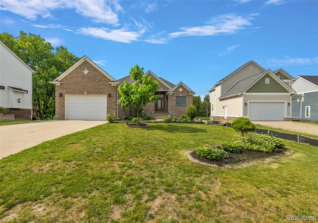 Homes for sale in Commerce Township, MI | 1820 Crimson Ridge Dr, Commerce Township, MI 48390 | MLS# 61001528