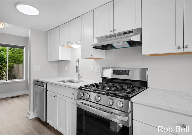 Listing Photo 4 - Condo for sale in building located at 6223 Acropolis Dr, Grand Rapids, MI 49546 - Unit #49