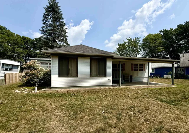Photo 3 of Single family home for sale at 3259 Beaver Ct, Gladwin, MI 48624 | MLS# 50216368 | Listing updated on 2026-07-28
