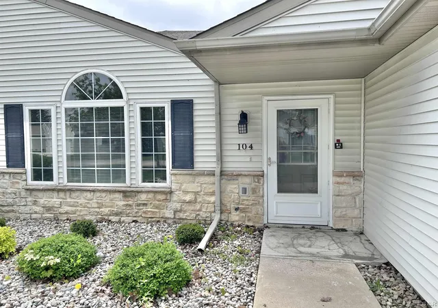 3rd image of 104 Lakewood Dr, Adrian, MI 49221 | MLS# 50206169