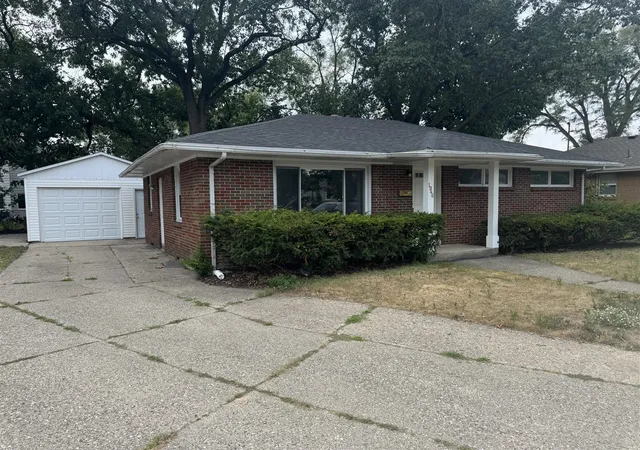 Photo 2 of Sale Pending at 1946 Adams St, Grand Rapids, MI 49506 | MLS# 70540424 | Listing updated on 2026-09-04