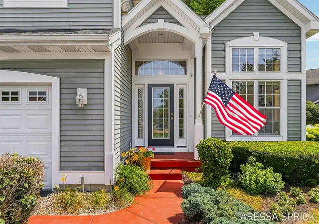 Photo 2 of Single family home for sale at 362 Sandcastle Dr, Holland, MI 49424 | MLS# 70547824 | Listing updated on 2026-08-07