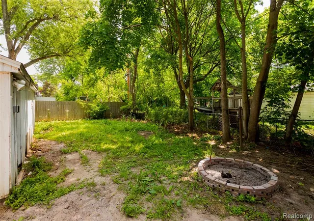 3rd image of 305 Arnet St, Ypsilanti, MI 48198 | MLS# 61009116