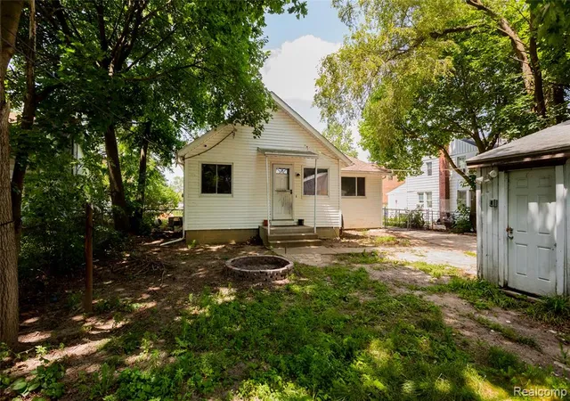 4th image of 305 Arnet St, Ypsilanti, MI 48198 | MLS# 61009116