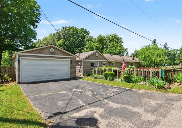 Homes for sale in Gobles, MI | 18988 32nd St, Gobles, MI 49055 | MLS# 70539641
