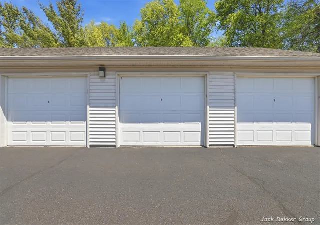 Homes for sale in Holland, MI | 3153 E Crystal Waters Drive, Holland, MI 49424 | Houzeo